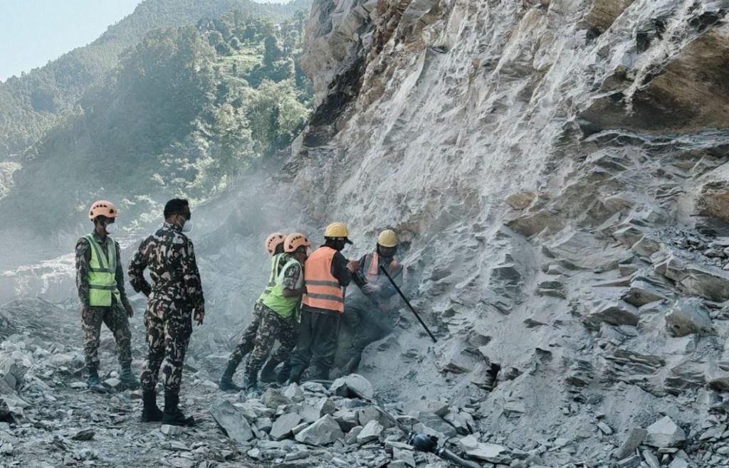 खोज तथा उद्धार कार्यमा नेपाली सेनाको सक्रियता, ४ हजार २४२ जनाको हवाई उद्धार