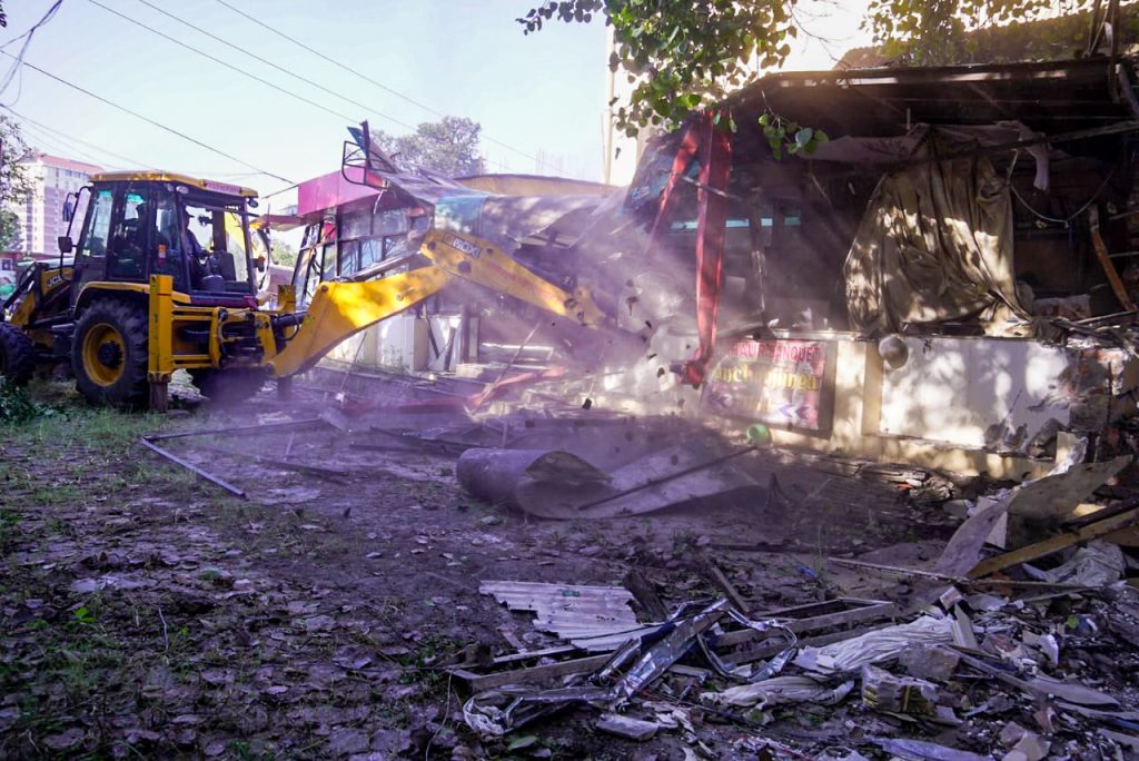 स्काउटको जग्गामा काठमाडौं महानगरको डोजर