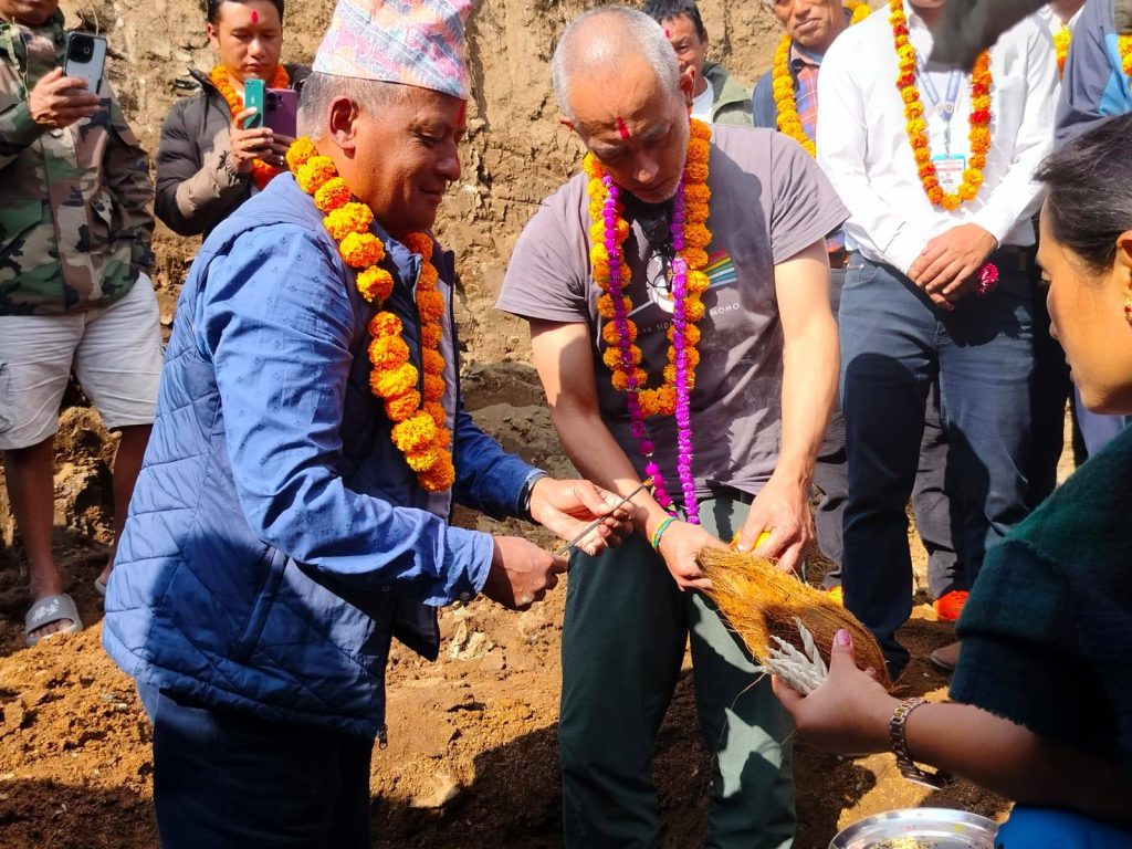 क्व्होलासोथार भाेजे स्वास्थ्य चौकी परिसरमा बर्थिङ सेन्टर निर्माणकाे शिलान्यास