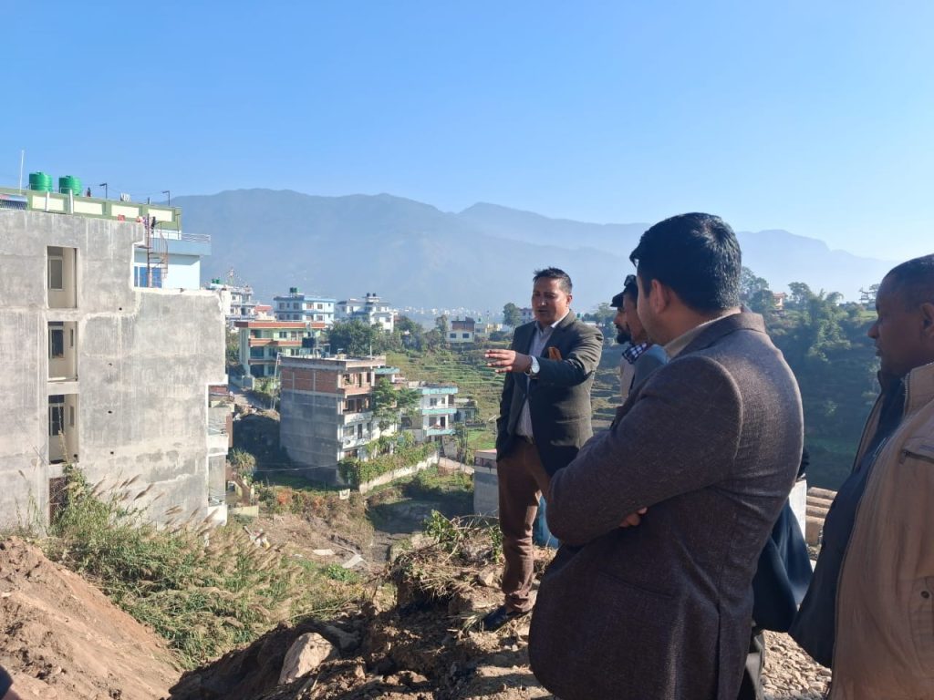 तारकेश्वर-खड्ग भञ्ज्याङ पर्खाल निर्माण स्थलमा नगरप्रमुखद्वारा अनुगमन