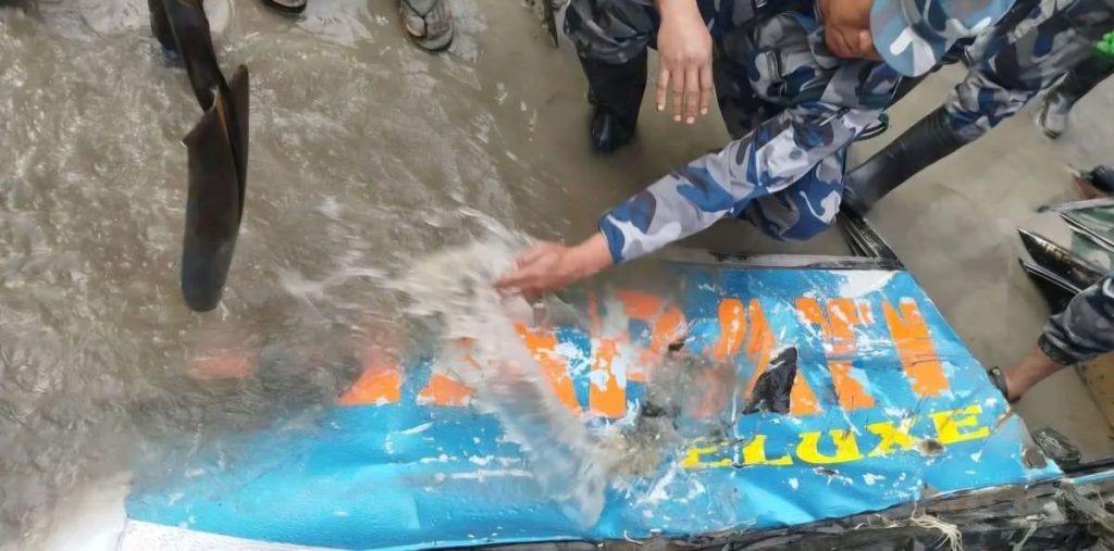 त्रिशुलीमा भेटिएको बस गणपति डिलक्स भएको पुष्टि