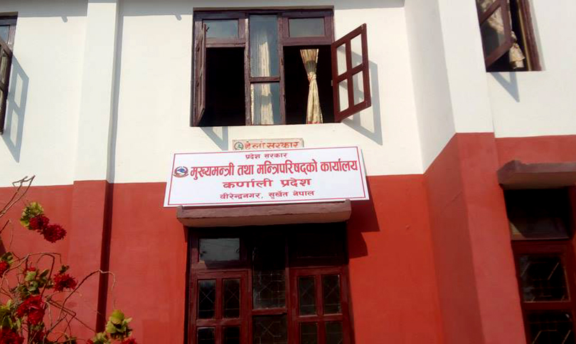 कर्णाली सरकारका कांग्रेसका सबै मन्त्रीले दिए राजीनामा, सुदूरपश्चिममा एमालेका चारै मन्त्री बर्खास्त
