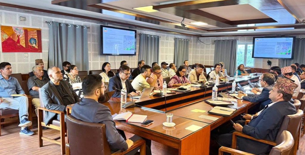 बाढी प्रभावित विद्यालयको पुनःस्थापना र विद्यार्थीको पढाइ निरन्तरताबारे छलफल